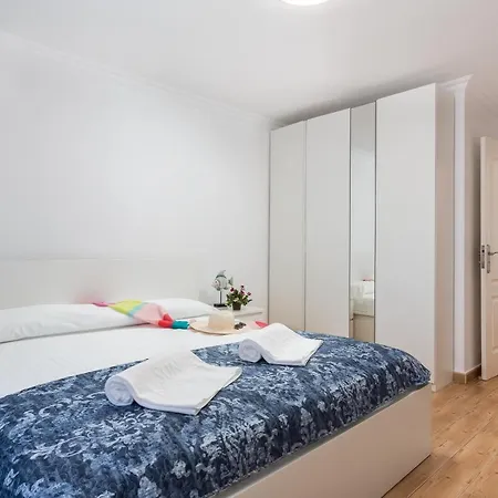 Beautiful Sahara, Bbq